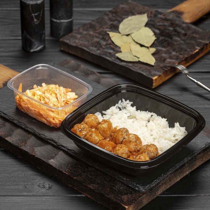 Фрикадельки мясные с рисом и закуска из моркови с сыром