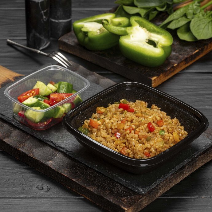 Булгур с овощами и закуской из свежих овощей