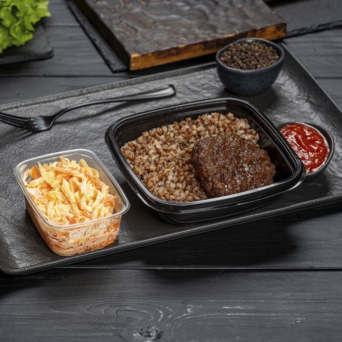 Бифштекс из говядины с гречкой и закуска из моркови с сыром