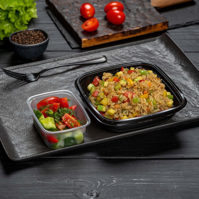 Рис с овощами и закуска из свежих овощей